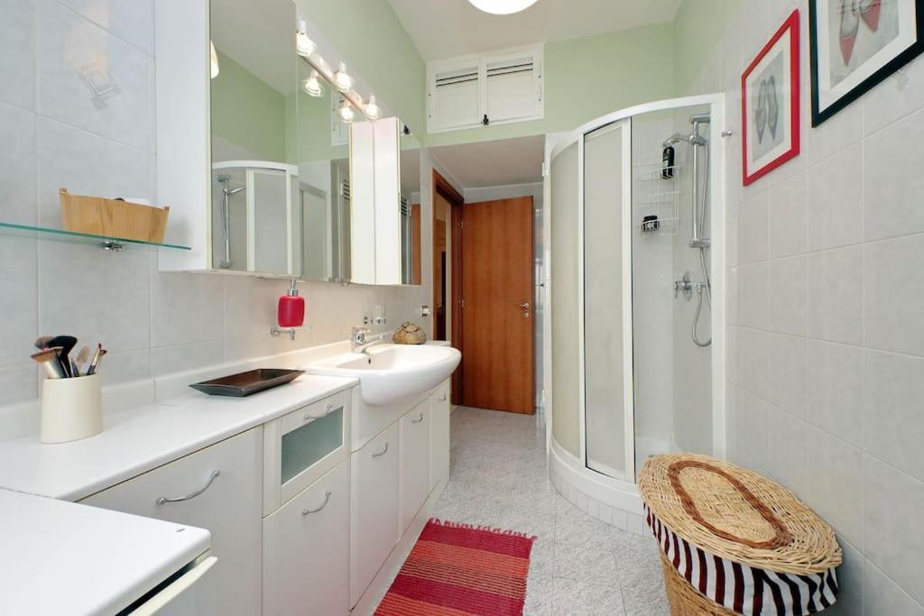 Relax Rome With 2 Balconies - 2 Bedroom Flat, 3Rd Floor With Lift, High Comfort, Quite, A Walk From Urban Train Station Gemelli And Metro A Stops Battistini & Cornelia Connecting To Center In 20 Minutes, 2 Steps From Bus Stop, Cycle Path, Groceries Eksteriør bilde