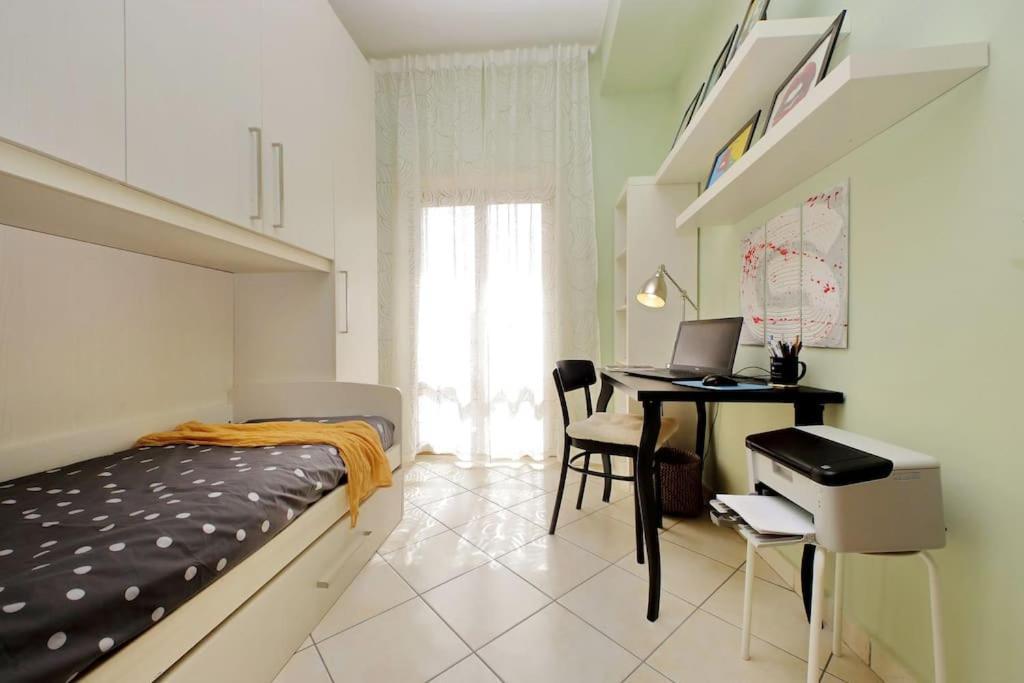 Relax Rome With 2 Balconies - 2 Bedroom Flat, 3Rd Floor With Lift, High Comfort, Quite, A Walk From Urban Train Station Gemelli And Metro A Stops Battistini & Cornelia Connecting To Center In 20 Minutes, 2 Steps From Bus Stop, Cycle Path, Groceries Eksteriør bilde
