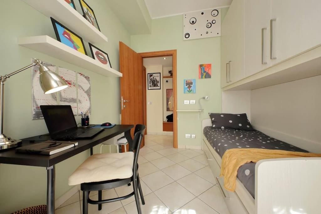 Relax Rome With 2 Balconies - 2 Bedroom Flat, 3Rd Floor With Lift, High Comfort, Quite, A Walk From Urban Train Station Gemelli And Metro A Stops Battistini & Cornelia Connecting To Center In 20 Minutes, 2 Steps From Bus Stop, Cycle Path, Groceries Eksteriør bilde
